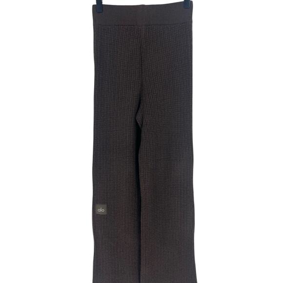 ALO SET Cashmere Plush Waffle Long Sleeve & High-Waist Plush Waffle Pant - Picture 15 of 16